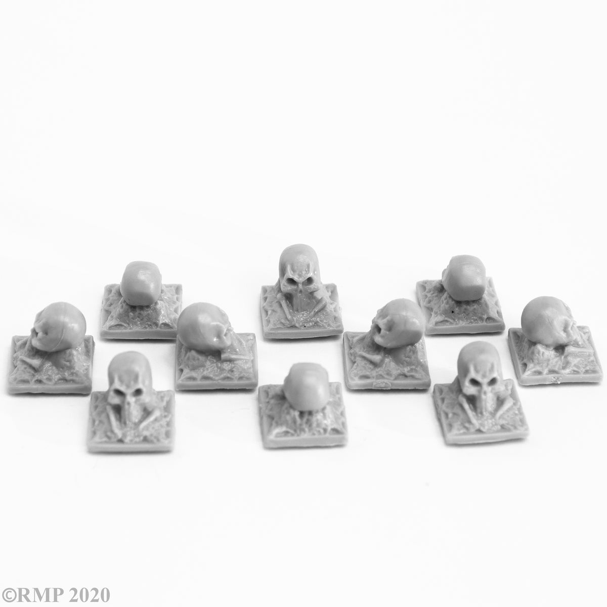 Reaper Bones Graveyard Finial - Skulls - 10